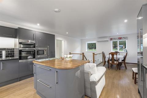 4 bedroom detached house for sale, Ben Rhydding Road, Ilkley LS29