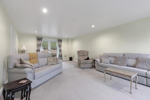 4 bedroom detached house for sale, Ben Rhydding Road, Ilkley LS29