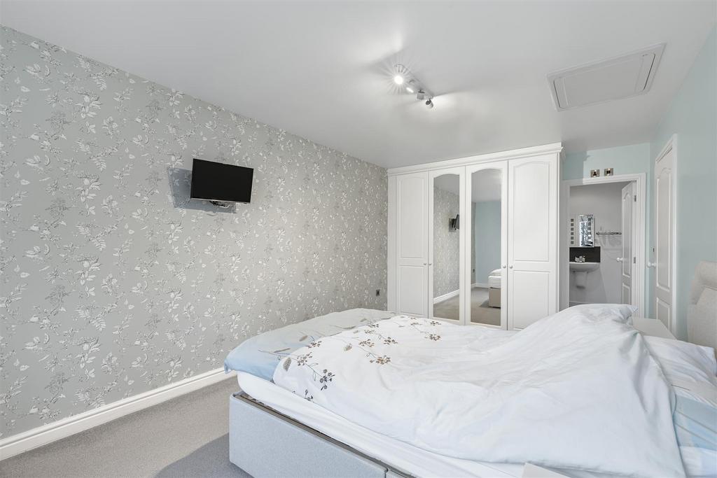Bed 1.jpg