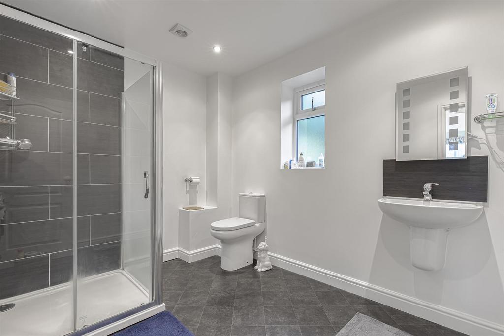 En Suite 1.jpg