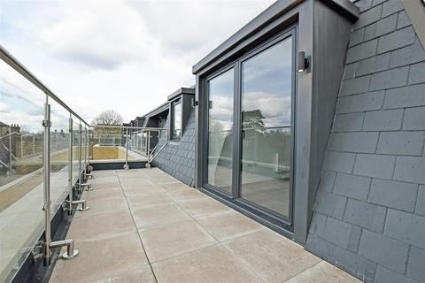 1 bedroom apartment to rent, High Street