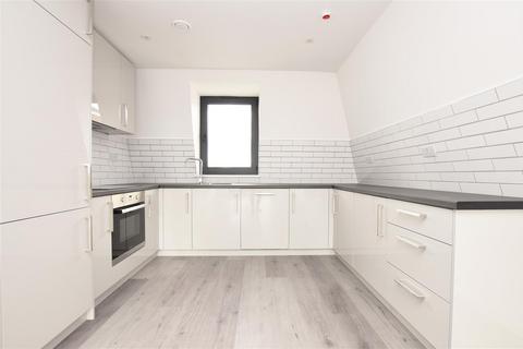 1 bedroom apartment to rent, High Street