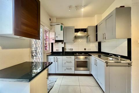 undefined, Kings Avenue, Hounslow TW3