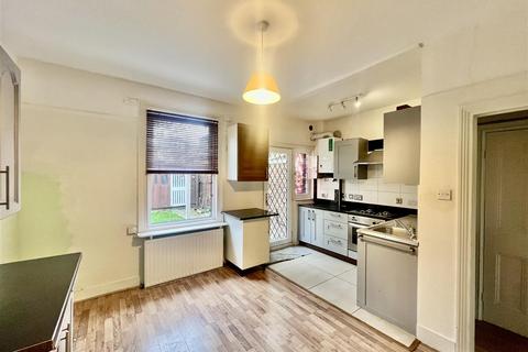 undefined, Kings Avenue, Hounslow TW3