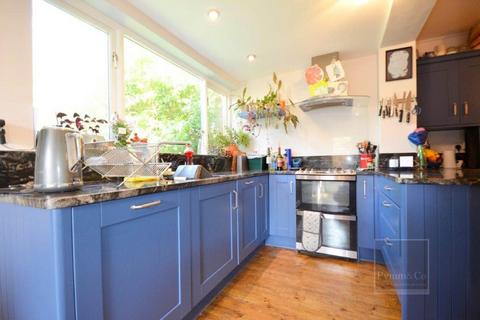 4 bedroom semi-detached house for sale, Hillside Close, Norwich NR7
