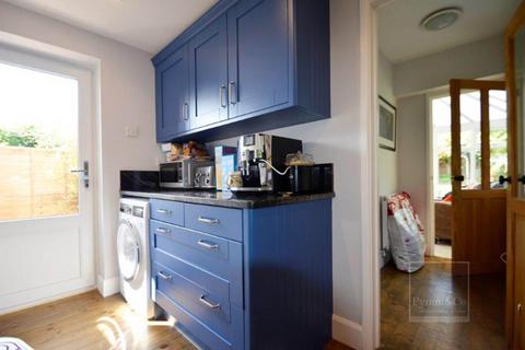 4 bedroom semi-detached house for sale, Hillside Close, Norwich NR7