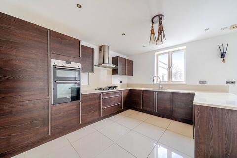 4 bedroom semi-detached house to rent, Barnfield, New Malden, KT3