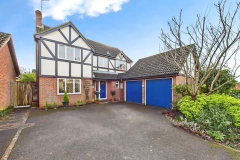 Woodland Way, Horsham RH13
