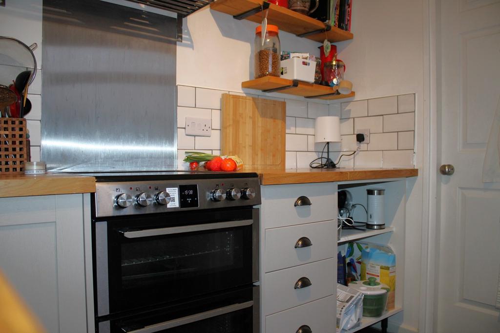 Kitchen Photo 2
