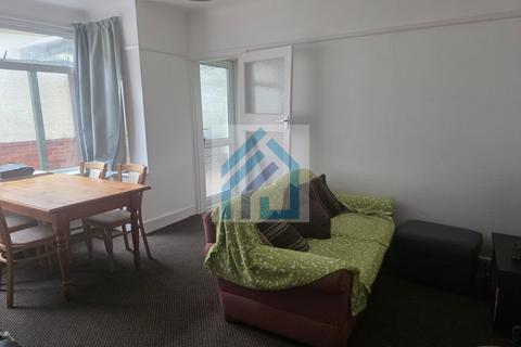 4 bedroom bungalow to rent, 4 Bed bungalow on St. Margarets Road