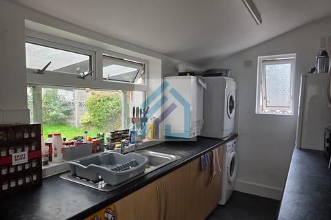 4 bedroom bungalow to rent, 4 Bed bungalow on St. Margarets Road