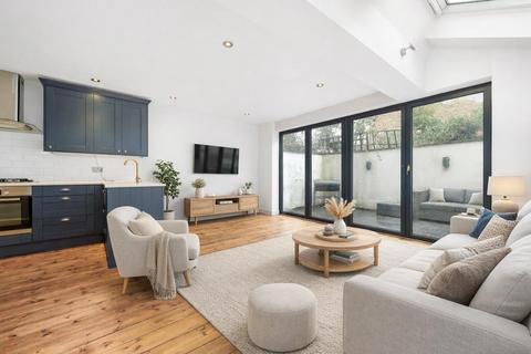 Aliwal Road, SW11