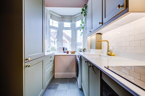 3 bedroom apartment for sale, Woodfield Park Drive, Leigh-on-sea, SS9