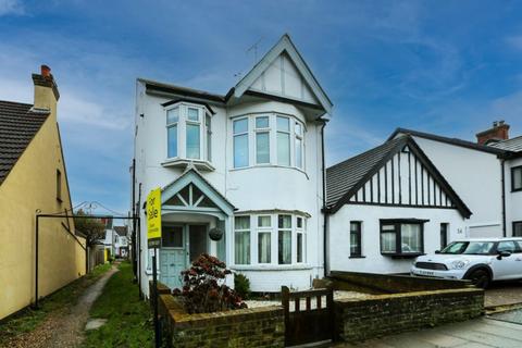 3 bedroom apartment for sale, Woodfield Park Drive, Leigh-on-sea, SS9