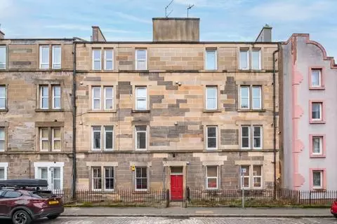 1 bedroom flat for sale - Photo 2