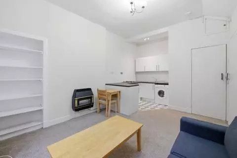 1 bedroom flat for sale - Photo 10