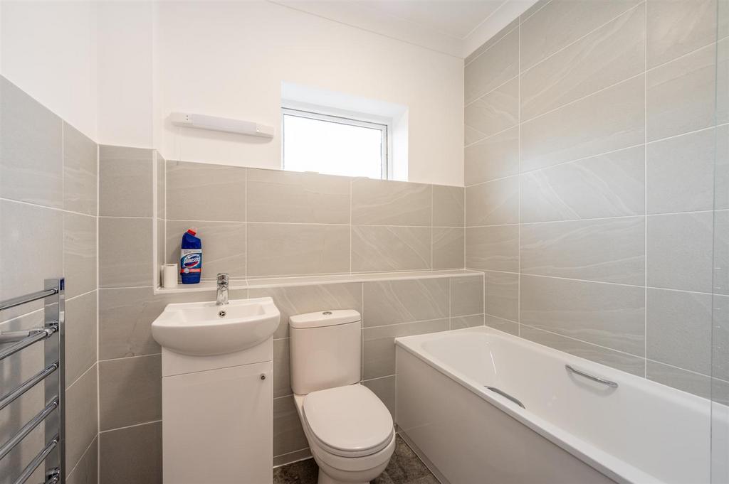Flat 20 Maple Court2212.jpg
