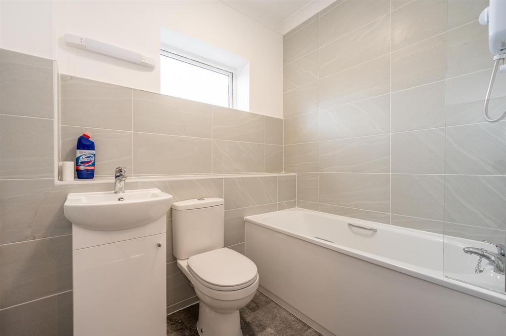 Flat 20 Maple Court2214.jpg