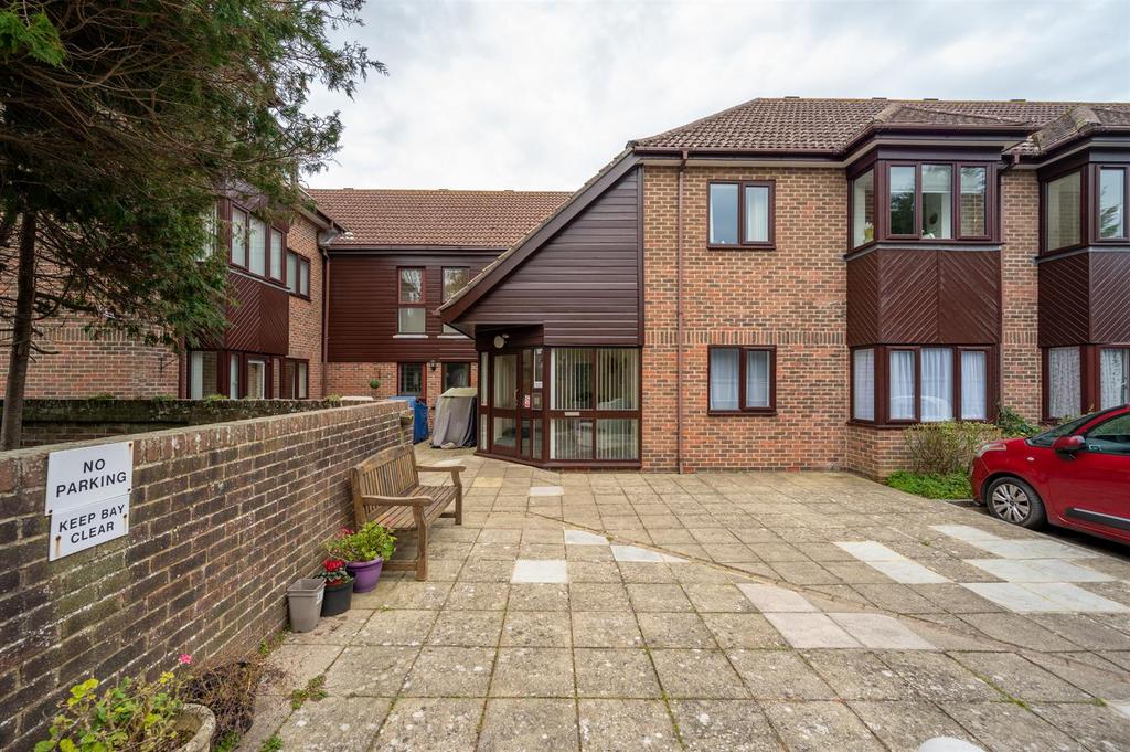 Flat 20 Maple Court2215.jpg