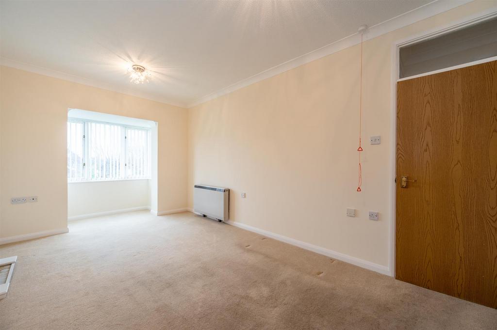 Flat 20 Maple Court225.jpg