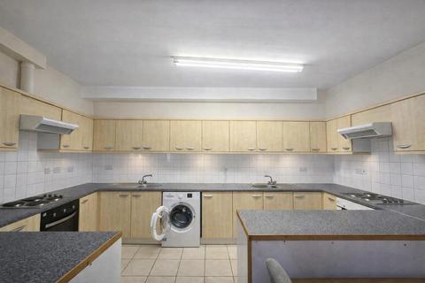 Studio to rent, Mayton Street, London