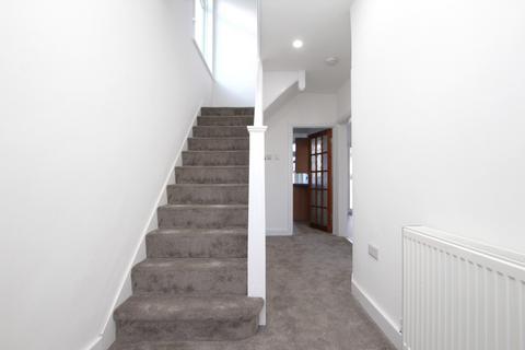 3 bedroom semi-detached house to rent, Kenton Park Lane, Harrow