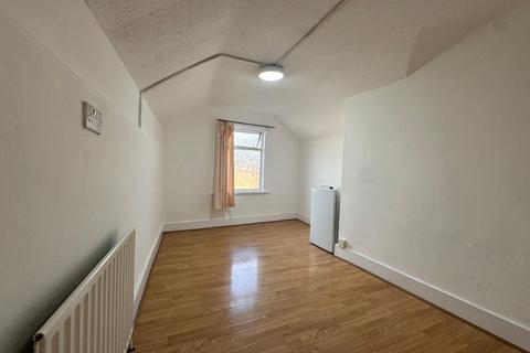 Studio to rent, Thorncombe Road, London, SE22