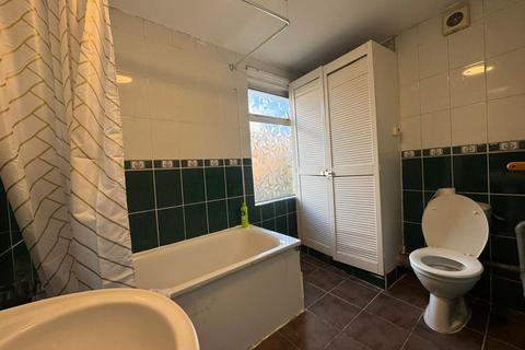 Studio to rent, Thorncombe Road, London, SE22