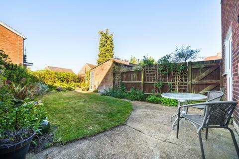 4 bedroom semi-detached house for sale, Thornhill Way, Shepperton, TW17