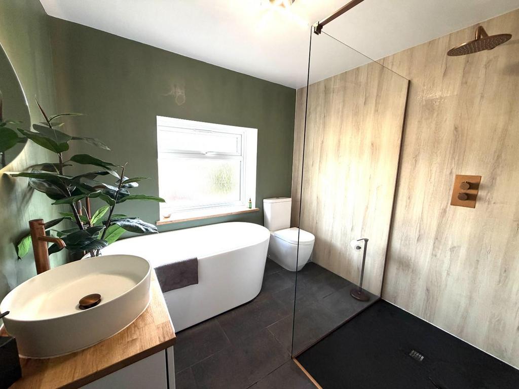 Bathroom.JPG