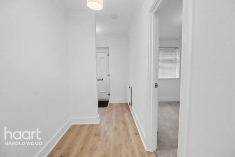 3 bedroom terraced house for sale, Daventry Road, Harold Hill