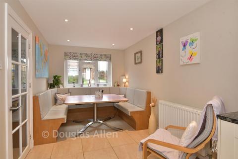 undefined, Alderwood Drive, Abridge RM4