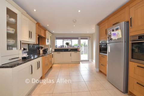 5 bedroom semi-detached house for sale, Alderwood Drive, Abridge RM4