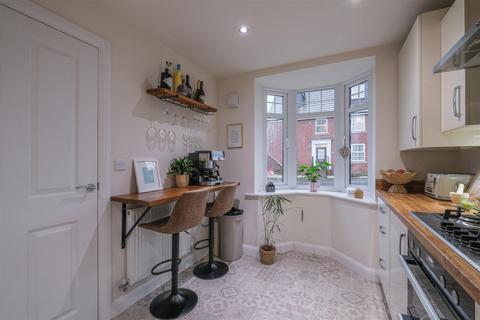 4 bedroom semi-detached house for sale, Holden View, Birkenshaw, Bradford