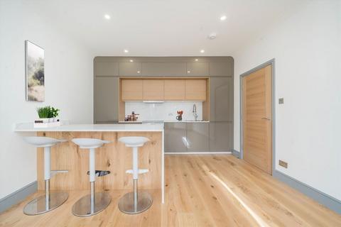 3 bedroom flat to rent, Langley Drive, London W3