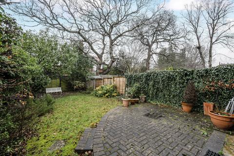 4 bedroom house for sale, Woodhaven Mews, Gainsborough Court, Walton-On-Thames, Surrey, KT12