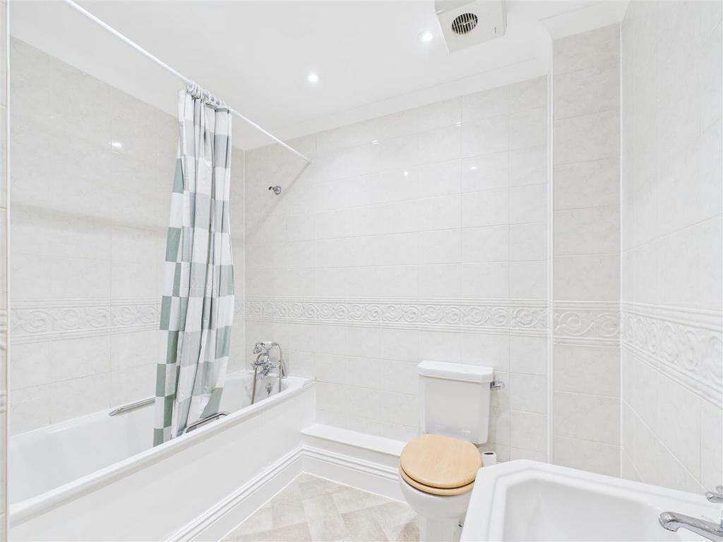 Bathroom.jpg