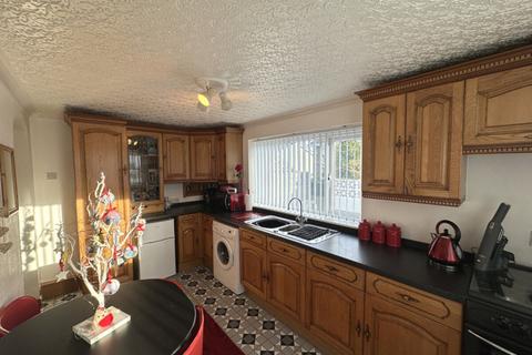 3 bedroom semi-detached house for sale, Ffordd Gwenllian, Llanfairpwll, Anglesey, LL61