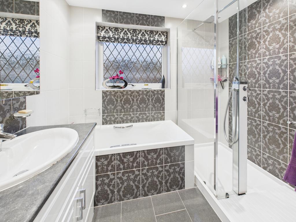 Cam04789 g0 pr0028 still011