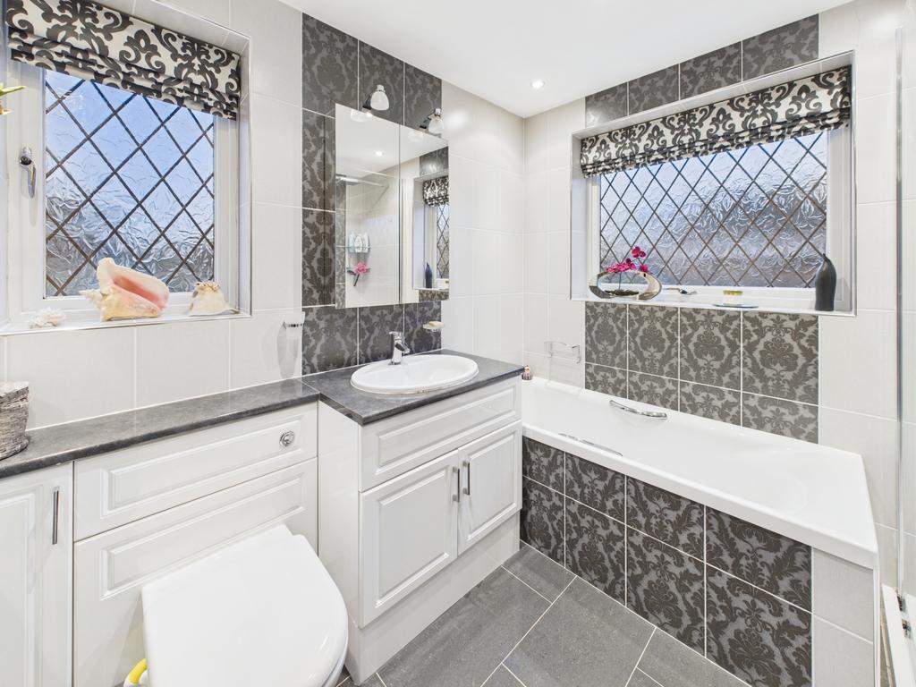 Cam04789 g0 pr0028 still010