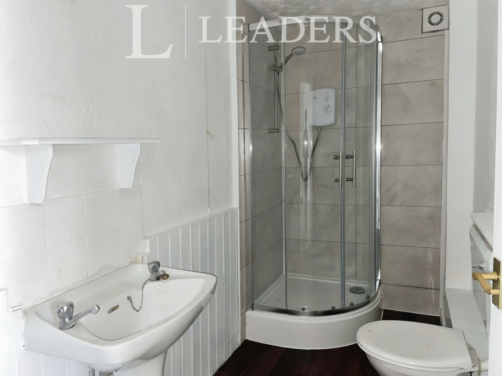 3232503a-Bathroom F4