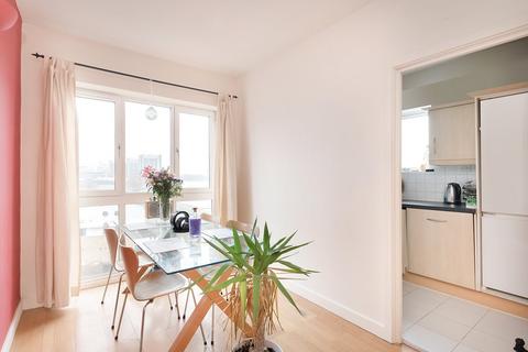2 bedroom apartment to rent, Jetty Court, Old Bellgate Place, E14