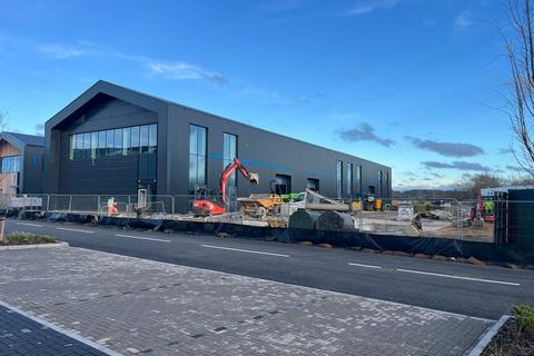 Warehouse to rent - Aylesbury HP18