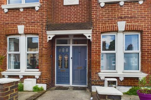3 bedroom flat to rent, Shanklin Road, Brighton