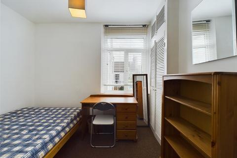 3 bedroom flat to rent, Shanklin Road, Brighton