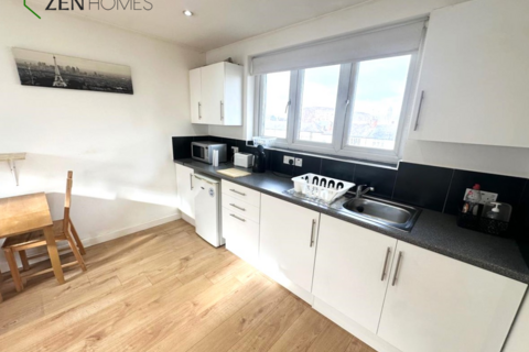 Studio to rent, London N17