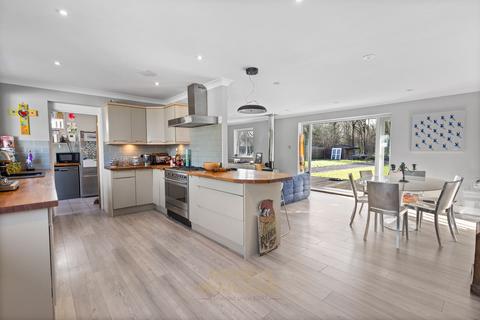 4 bedroom detached bungalow for sale, Redehall Road, Horley RH6