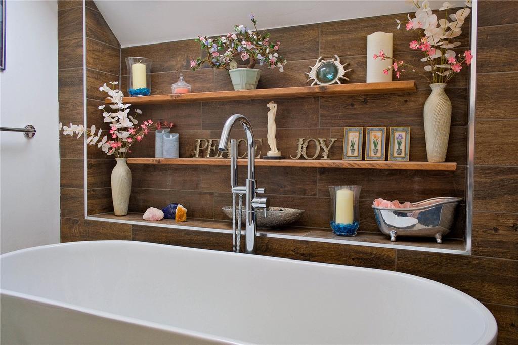 Main Bathroom 2