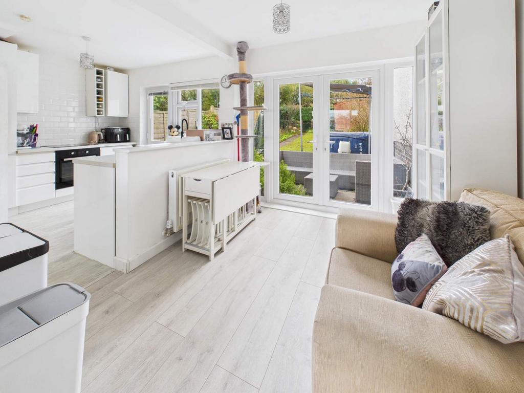 Kitchen/Dining Area