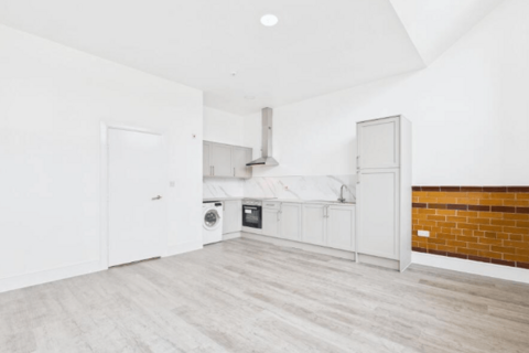 2 bedroom flat to rent, Deals Gateway, SE13